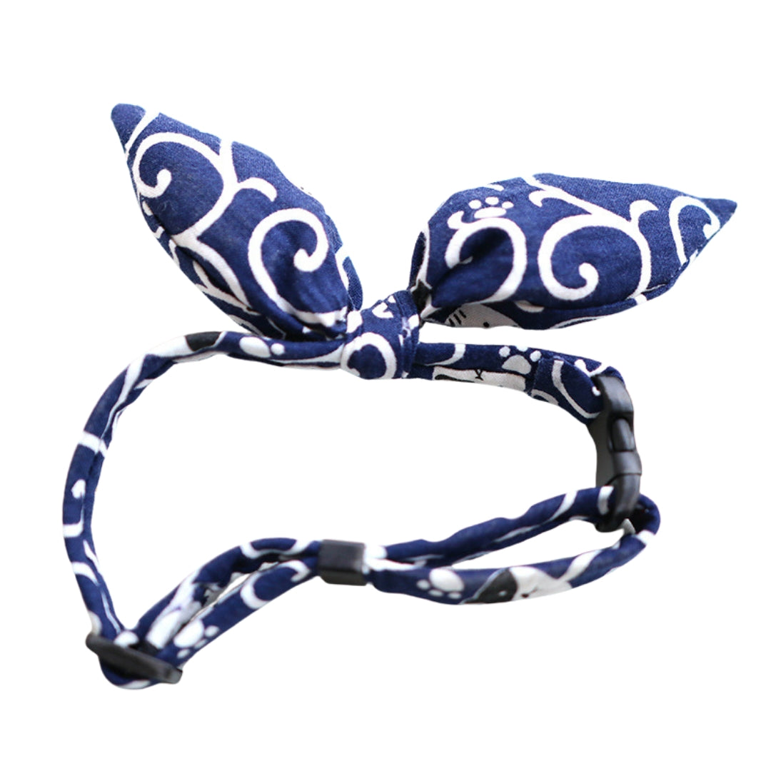 Noeud papillon sur bandeau bleu