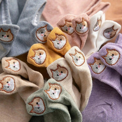 Chaussettes beiges broderie chat